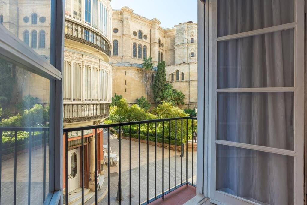 Cathedral Suites Málaga Szoba fotó